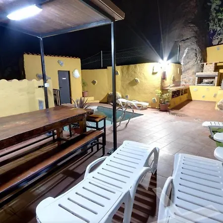 Tirajanas Villa *